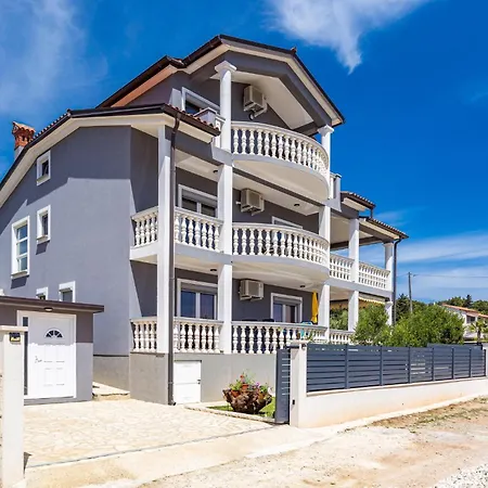 3 Bedroom Gorgeous In * Medulin