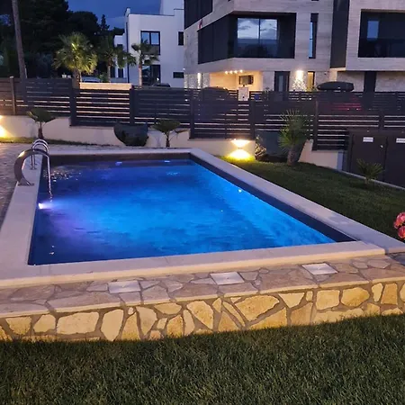 3 Bedroom Gorgeous In Medulin
