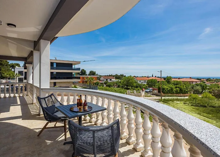 3 Bedroom Cozy In Appartement *