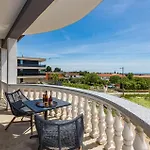 3 Bedroom Gorgeous In Apartment *