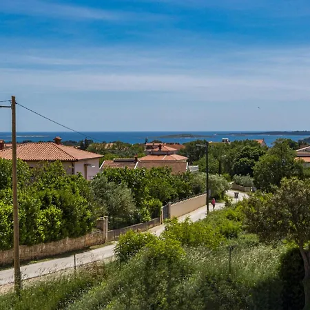 3 Bedroom Gorgeous In Apartamento *