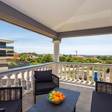 3 Bedroom Gorgeous In Apartamento Medulin