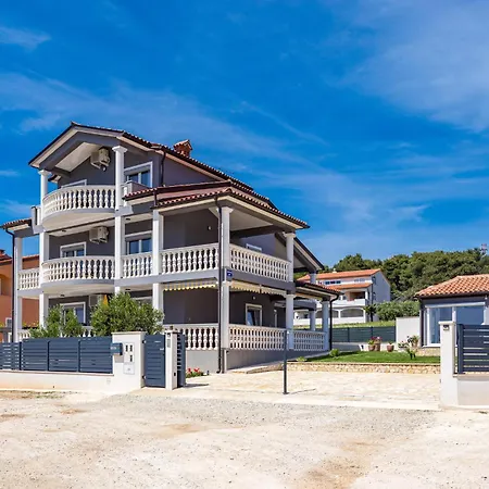 3 Bedroom Cozy In Medulin