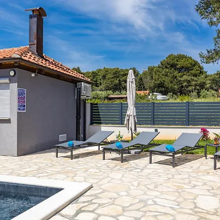 3 Bedroom Gorgeous In Apartamento Medulin