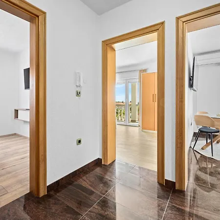 3 Bedroom Gorgeous In Apartman *