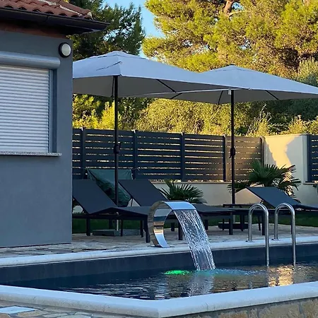 3 Bedroom Gorgeous In * Medulin