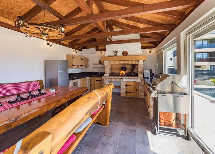 3 Bedroom Cozy In