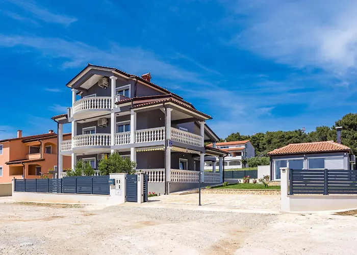 3 Bedroom Cozy In Medulin